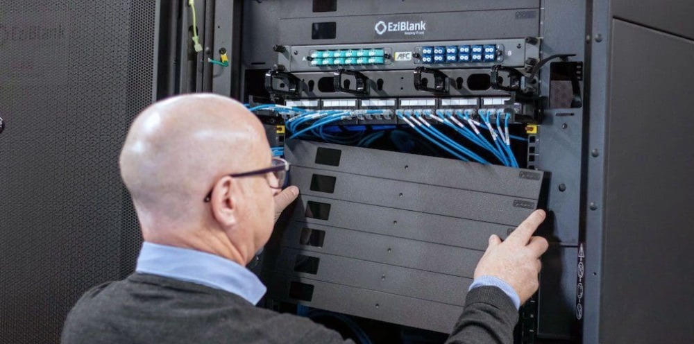 Blanking panel for data centres